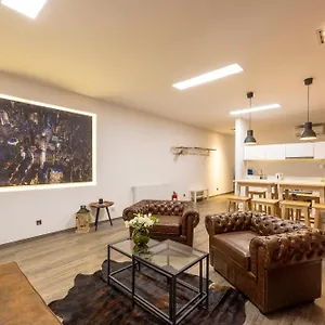 Deluxe Elizabeth W/ 4bedrm, 2bathrm, 1lvngrm Apartment Budapest