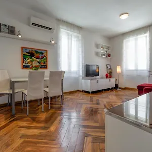 Lana Apartment Split